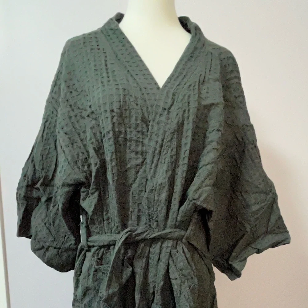 Bathen Robe - Picture 1 of 9